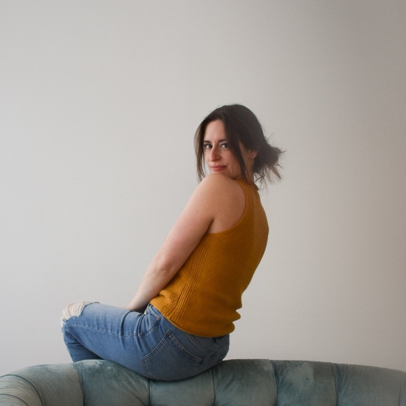 Meet your Posher, Taylor - Picture 2 of 3